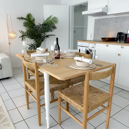 Stylish And Modern 2-Room Apartment In Wuppertal City Center Exterior photo