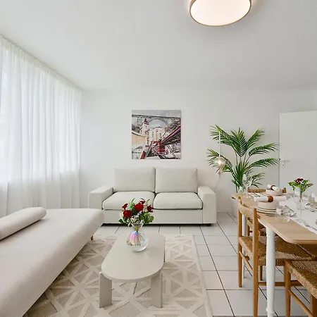 Stylish And Modern 2-Room Apartment In Wuppertal City Center Exterior photo