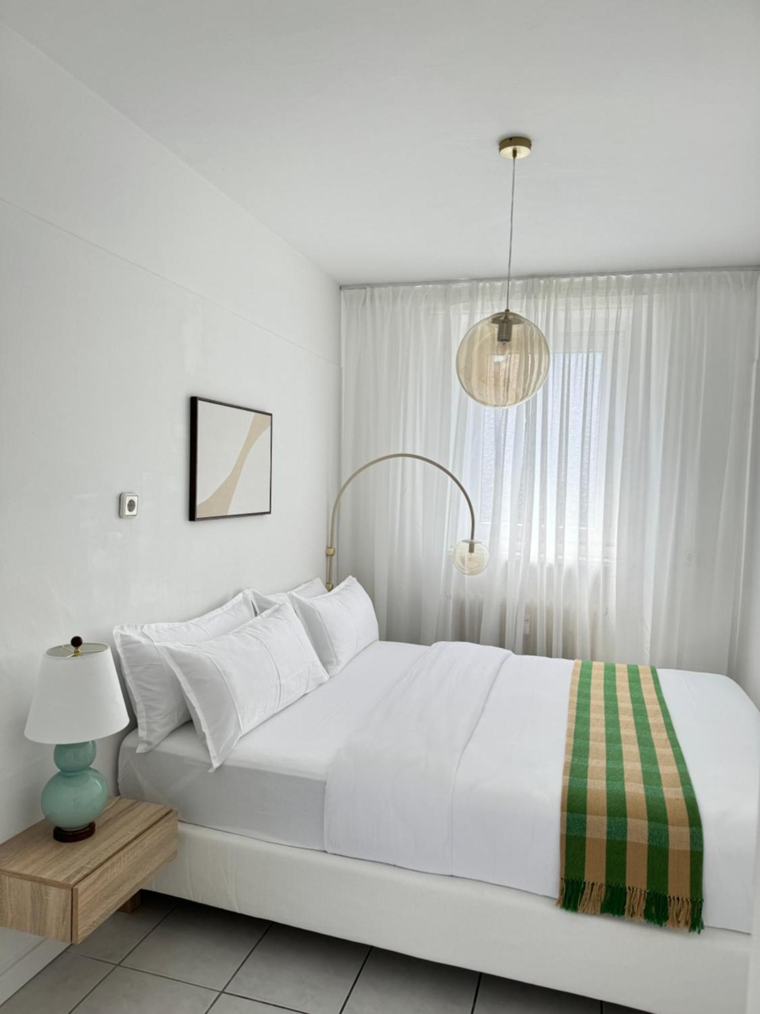 Stylish And Modern 2-room In Center Apartment *